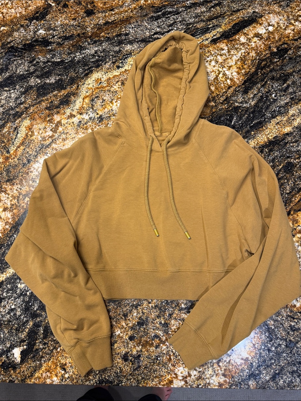 ALO Cropped Hooded Sweatshirt in Mustard